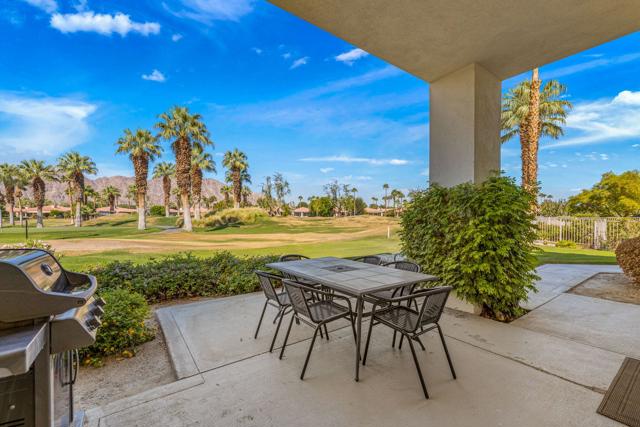 55235 Laurel, La Quinta CA: https://media.crmls.org/mediaz/d976f12b-d001-4ccf-afeb-f46a47e4ff56.jpg