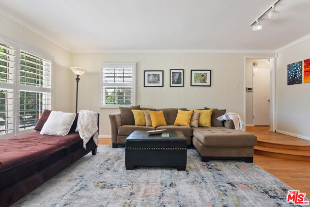 13155 Hartsook Street, Sherman Oaks CA: https://media.crmls.org/mediaz/d9773715-acf9-4e0b-8a37-cca3998dbec5.jpg