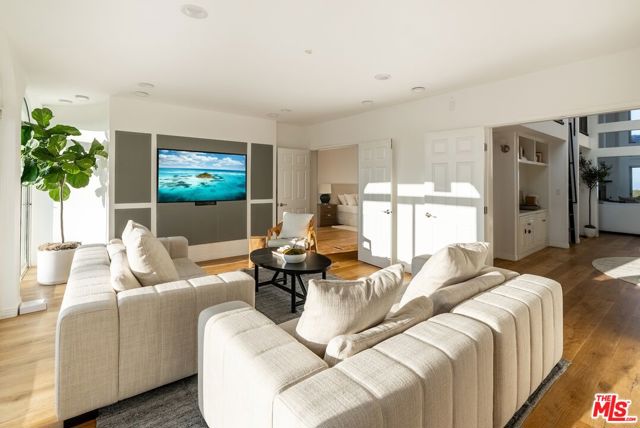 21965 Saddle Peak Road, Topanga CA: https://media.crmls.org/mediaz/d9775ee5-4480-4329-8560-24f1b34df9fe.jpg