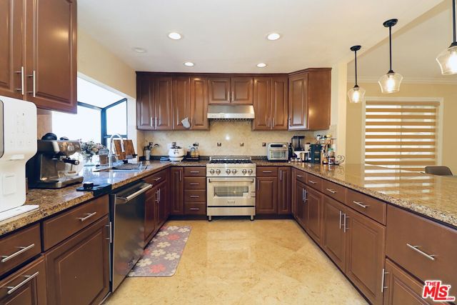 1995 Peaceful Hills Rd, Diamond Bar CA: https://media.crmls.org/mediaz/d977ce51-8596-46e4-a23c-0528b61d1b8e.jpg