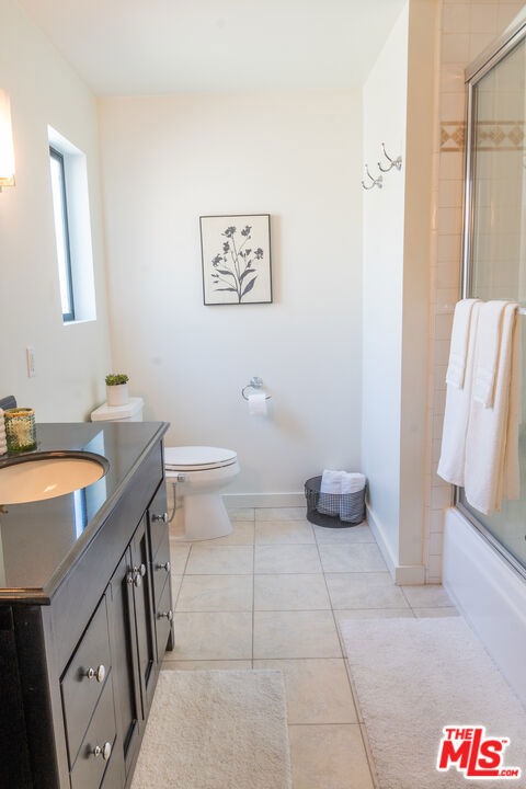 880 Hilldale Avenue, West Hollywood CA: https://media.crmls.org/mediaz/d9784d69-420f-4659-96f8-82eb9cf8bafe.jpg