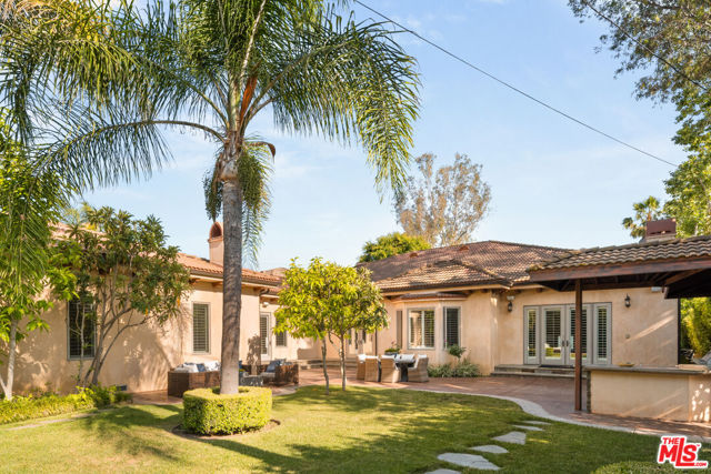 13845 Magnolia Boulevard, Sherman Oaks CA: https://media.crmls.org/mediaz/d9785835-f59b-449e-aabf-0221013ac4ab.jpg