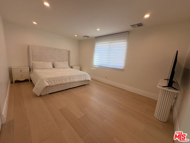 10520 Ashton Avenue, Los Angeles CA: https://media.crmls.org/mediaz/d9786f8a-155f-46c1-a3d6-1e2121093142.jpg