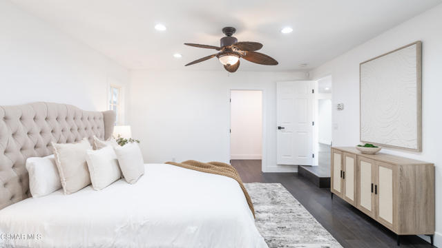 5726 Donna Avenue, Tarzana CA: https://media.crmls.org/mediaz/d978c25b-ffcc-46b3-9c53-98983177ba16.jpg