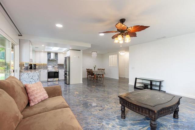 12274 Gay Rio Dr, Lakeside CA: https://media.crmls.org/mediaz/d97971f5-b1b7-442d-91fa-ddc7707f3efe.jpg