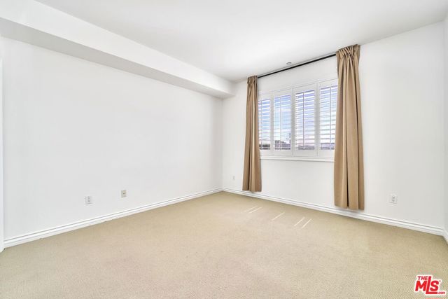 2230 S Bentley Avenue, Los Angeles CA: https://media.crmls.org/mediaz/d979987d-ac68-43f0-b71c-887f6aef0cb1.jpg