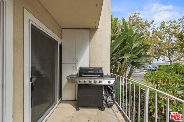 423 S Rexford Drive, Beverly Hills CA: https://media.crmls.org/mediaz/d97a033b-ec22-4568-8c87-e77c7e68823d.jpg