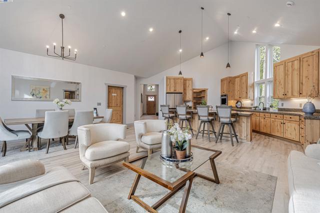 20244 Lower Skyridge Dr, Groveland CA: https://media.crmls.org/mediaz/d97a2d1e-8379-484a-8d1e-191f4bb31f63.jpg