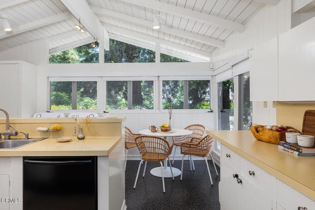 1199 Arden Road, Pasadena CA: https://media.crmls.org/mediaz/d97ac19e-b01f-401a-843f-504cb84b465a.jpg