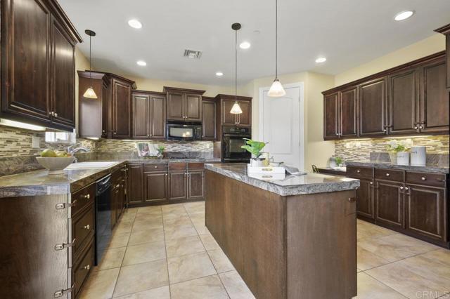 Detail Gallery Image 18 of 43 For 3436 Laurashawn Ln, Escondido,  CA 92026 - 3 Beds | 2/1 Baths