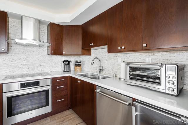 1760 Avenida Del Mundo, Coronado CA: https://media.crmls.org/mediaz/d97b08aa-3e66-4a8f-9460-9e9fdba80475.jpg