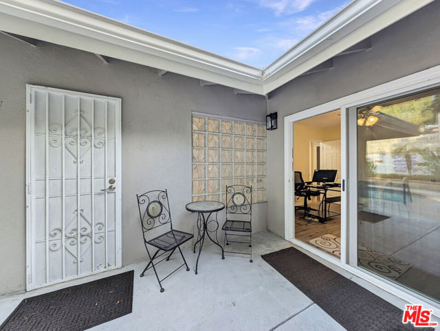 3308 Sparr Boulevard, Glendale CA: https://media.crmls.org/mediaz/d97b24ff-434c-4d1d-a50e-44e19e53f6e5.jpg