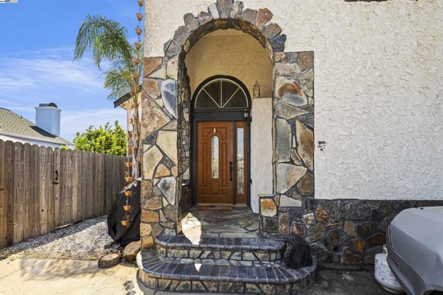 1860 Concannon Dr, Oakley CA: https://media.crmls.org/mediaz/d97b30fb-4c01-4cf6-adfd-5155f3617fe1.jpg