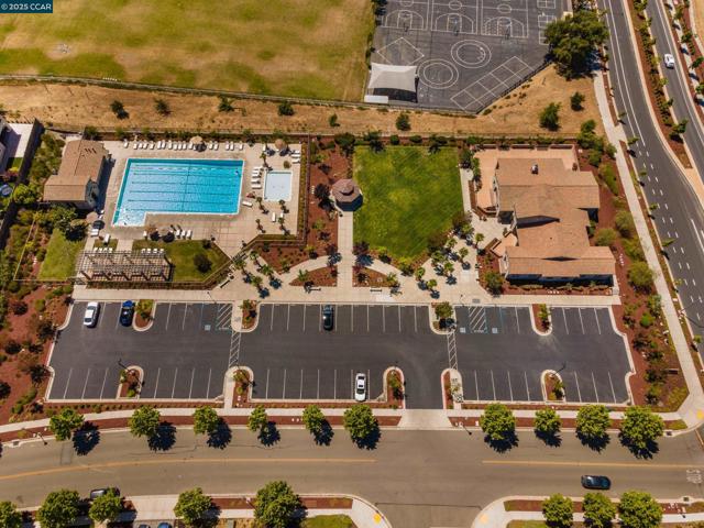 5617 Evolene St, Danville CA: https://media.crmls.org/mediaz/d97c4cde-a96c-4565-bfe4-71b1c12681d5.jpg