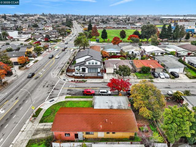 1246 Otis Dr, Alameda CA: https://media.crmls.org/mediaz/d97c580b-5b22-4abe-b339-51897e70df93.jpg