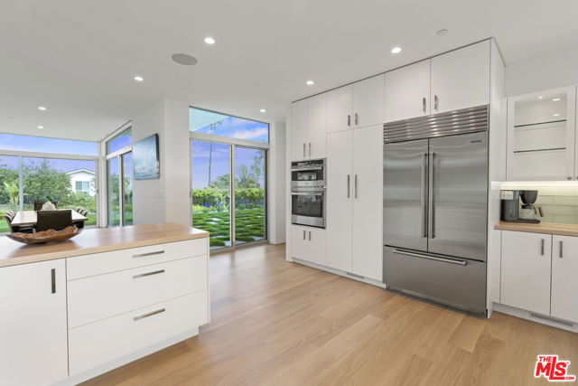5738 Busch Drive, Malibu CA: https://media.crmls.org/mediaz/d97d68d2-fcf5-4cd5-9ebb-efd0727dba77.jpg