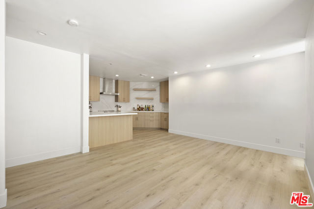 906 N Doheny Drive, West Hollywood CA: https://media.crmls.org/mediaz/d97e0dca-a579-4096-b3cd-047516c6bbf8.jpg