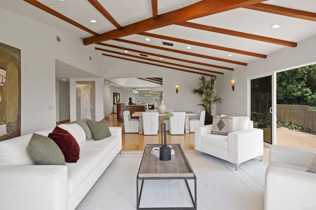 Detail Gallery Image 12 of 75 For 6301 Castejon Dr, La Jolla,  CA 92037 - 4 Beds | 3 Baths