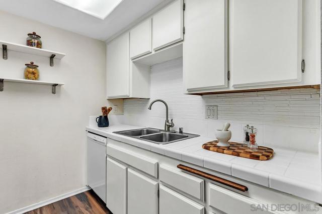 4452 Mentone St, San Diego CA: https://media.crmls.org/mediaz/d97f28e1-bfca-433d-b076-cd2196ac48ce.jpg
