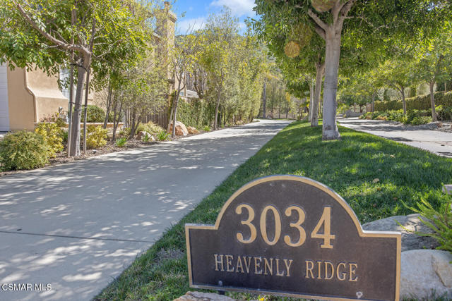 3034 Heavenly Ridge Street, Thousand Oaks CA: https://media.crmls.org/mediaz/d97f5974-f256-43f5-a2f3-ea9ea729dfc5.jpg