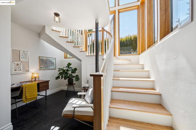 327 Hudson St, Oakland CA: https://media.crmls.org/mediaz/d97fa3be-dcfb-4bb7-96ff-4485e6d4e199.jpg