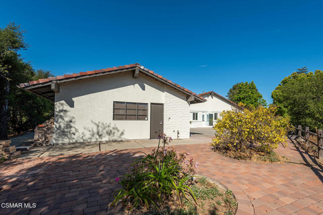 1251 Calle Las Casas, Thousand Oaks CA: https://media.crmls.org/mediaz/d97fdffb-28e5-45ae-bf61-b4e308dc1027.jpg