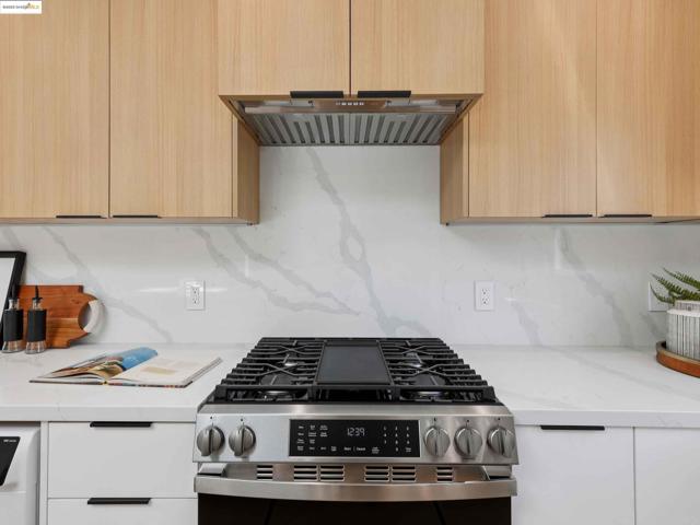 1612 Carleton St, Berkeley CA: https://media.crmls.org/mediaz/d97fe3cc-643f-4c57-b949-25d611389891.jpg