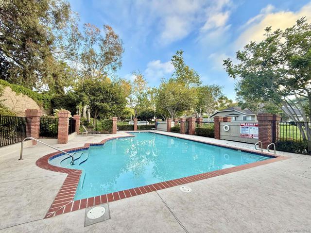 543 Rockport Ct, Encinitas CA: https://media.crmls.org/mediaz/d98045e1-7bd6-4453-b6a2-943d74a18971.jpg
