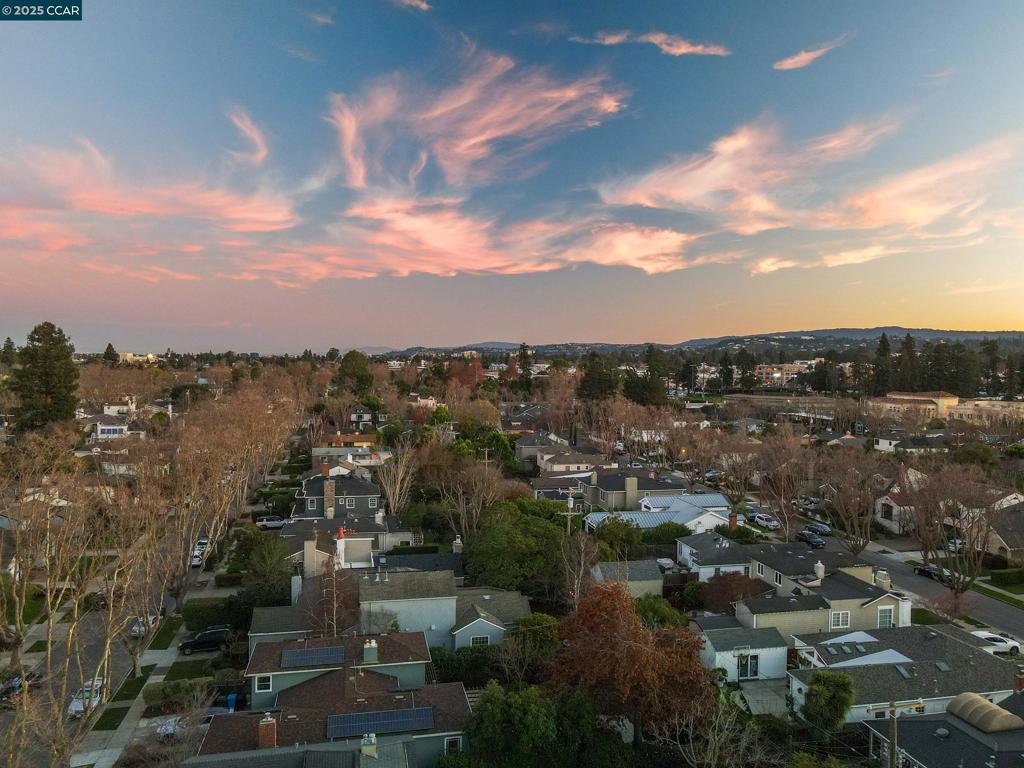 https://media.crmls.org/mediaz/d9808c22-195c-49d5-a67a-457a4fefc269.jpg?preset=X-Large