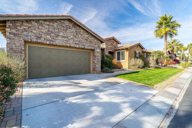 9 Shasta Lake Drive, Rancho Mirage CA: https://media.crmls.org/mediaz/d9813243-049b-4f28-bc7d-3db68d1f5c61.jpg
