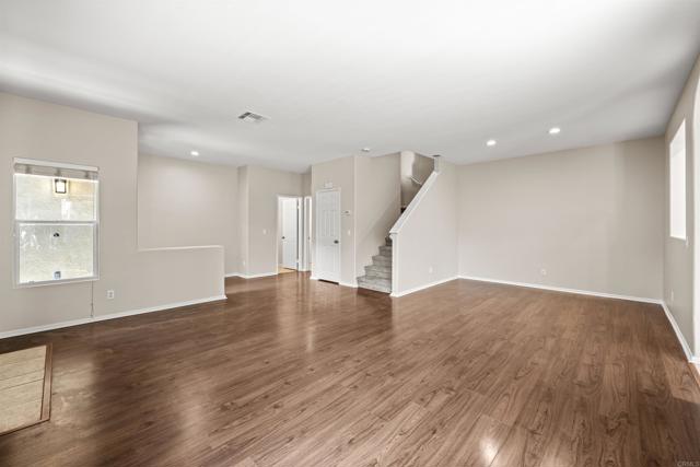 Detail Gallery Image 6 of 39 For 638 Sumner Way #2,  Oceanside,  CA 92058 - 4 Beds | 2/1 Baths