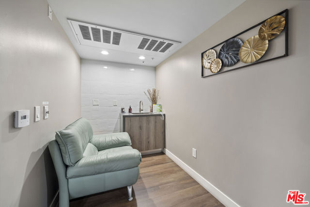 900 S Kenmore Avenue, Los Angeles CA: https://media.crmls.org/mediaz/d9816aa5-f1cd-42bb-96fd-ae175c46f606.jpg