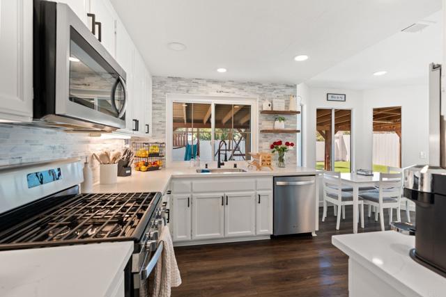 Detail Gallery Image 18 of 43 For 1378 Corte Lira, San Marcos,  CA 92069 - 4 Beds | 3 Baths