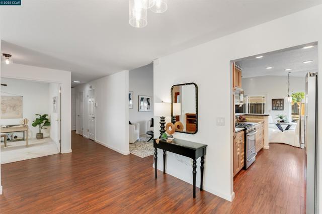 1438 Landahl Ct, Benicia CA: https://media.crmls.org/mediaz/d9835701-7acb-4b01-be11-bfb8905ea2f2.jpg