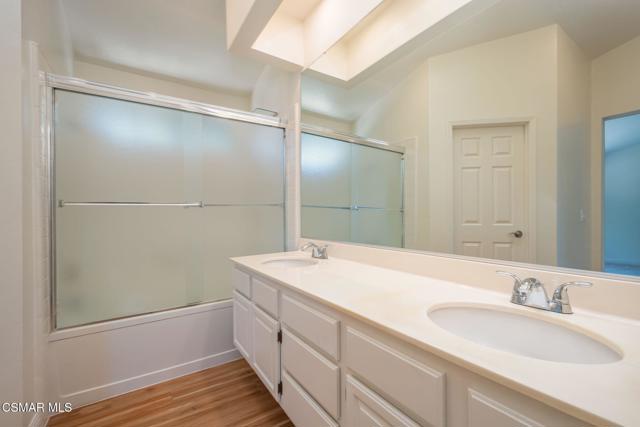 140 Windrose Drive, Newbury Park CA: https://media.crmls.org/mediaz/d9844741-a42a-4baf-a7f7-5c156494ce70.jpg