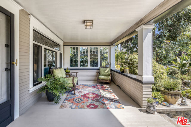 991 Palm Terrace, Pasadena CA: https://media.crmls.org/mediaz/d984a642-797f-4754-b62c-672991d1f360.jpg