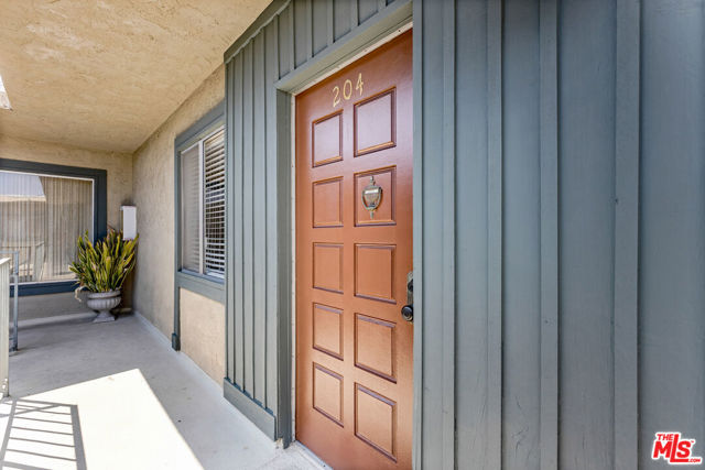 1342 HARVARD Street, Santa Monica CA: https://media.crmls.org/mediaz/d985c5ba-5e12-4f2a-bf24-b0f32cf5cd88.jpg