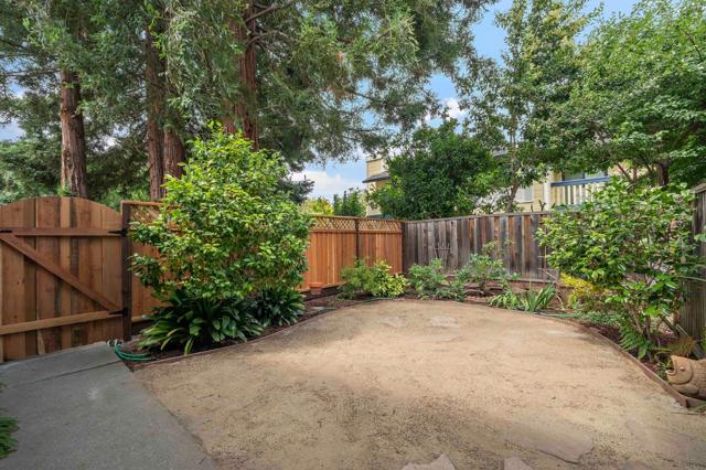 987 Lane Avenue, Mountain View CA: https://media.crmls.org/mediaz/d985c792-5f28-4061-b382-13f6131ff113.jpg
