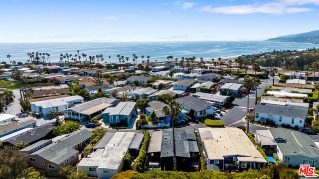 29500 Heathercliff Road, Malibu CA: https://media.crmls.org/mediaz/d985e2f5-5d9b-45f8-8089-40e85cf6517a.jpg