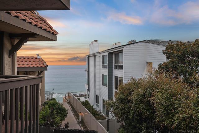 190 Del Mar Shores Ter, Solana Beach, California 92075, 2 Bedrooms Bedrooms, ,2 BathroomsBathrooms,Condominium,For Sale,Del Mar Shores Ter,250035827SD