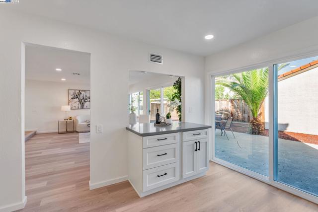 3856 Jacana Lake Ct, Fremont CA: https://media.crmls.org/mediaz/d9864dc5-d7d5-4097-afac-7ec1dd17f45a.jpg