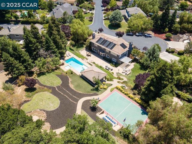 825 Bertram St, Walnut Creek CA: https://media.crmls.org/mediaz/d9875fad-2ec0-4525-a35d-6363f856834b.jpg