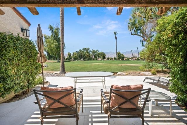 10403 Sunningdale Drive, Rancho Mirage CA: https://media.crmls.org/mediaz/d987a1ba-fc05-4f7f-b01d-f260491541d4.jpg