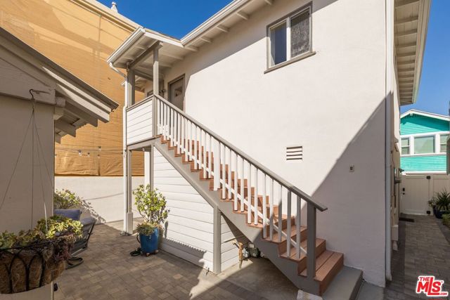 58 10th Court, Hermosa Beach, California 90254, ,Residential Income,Sold,10th,23321167