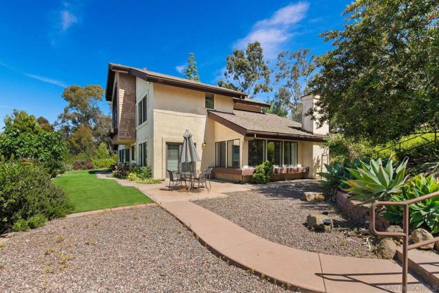 1586 Kimberly Woods Dr, El Cajon CA: https://media.crmls.org/mediaz/d988be3b-32a9-44aa-b758-3483bdac7502.jpg