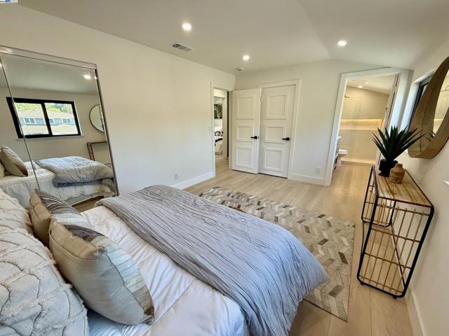 1926 Paseo Del Cajon, Pleasanton CA: https://media.crmls.org/mediaz/d988c842-eb80-46b2-8113-2de455ac5847.jpg