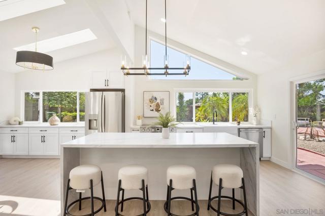 9956 Cummins Pl, San Diego CA: https://media.crmls.org/mediaz/d9890adb-f8be-4342-8cd4-2dc497dc9e79.jpg