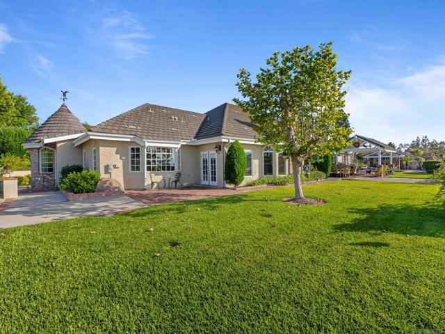 17502 Corte Lomas Verdes, Poway CA: https://media.crmls.org/mediaz/d9892b50-5cd0-43ec-9f96-2641edd3aff5.jpg