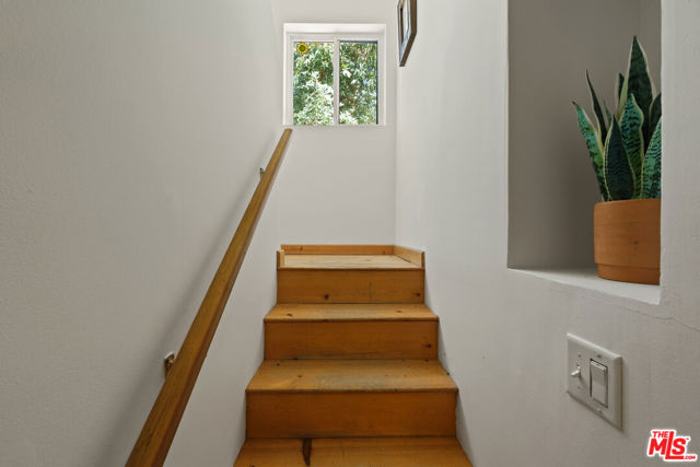 2026 Topanga Skyline Drive, Topanga CA: https://media.crmls.org/mediaz/d989ea72-7ba6-40f3-b74e-834e9907e734.jpg