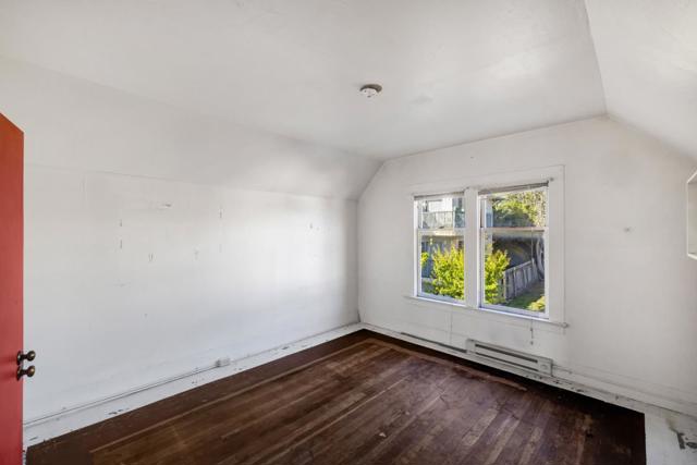486 VAN BUREN ST, Monterey CA: https://media.crmls.org/mediaz/d98a0a5d-9ddf-4ded-bd59-37fdad5f8648.jpg